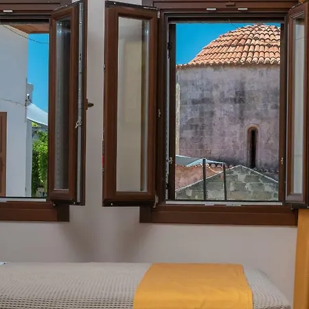 Bibliotheque Apartment *