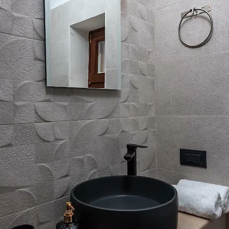 Bibliotheque Apartment *