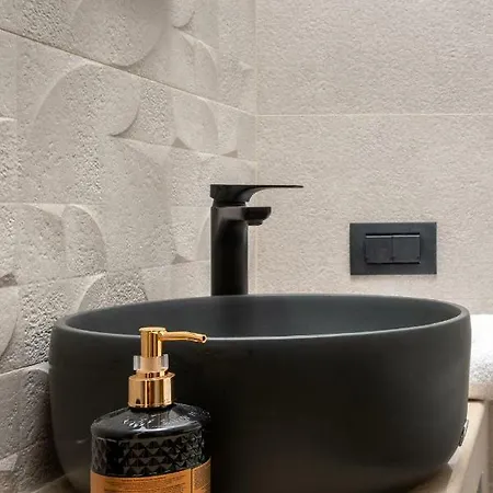 Apartment Bibliotheque