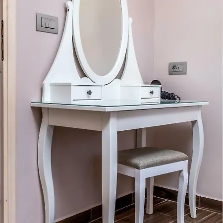 Apartment Bibliotheque