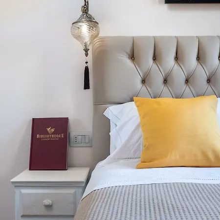 Apartment Bibliotheque