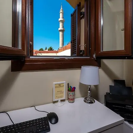 Bibliotheque Apartment *