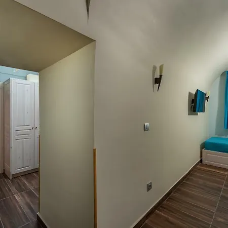 Bibliotheque Apartment *